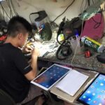 thợ sửa điện thoại